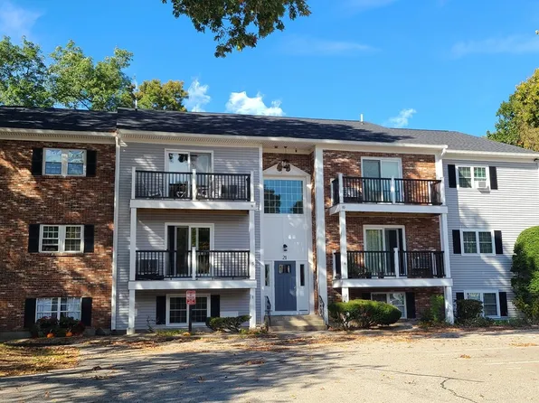 21 Chapel Hill Dr APT 12, Plymouth, MA 02360