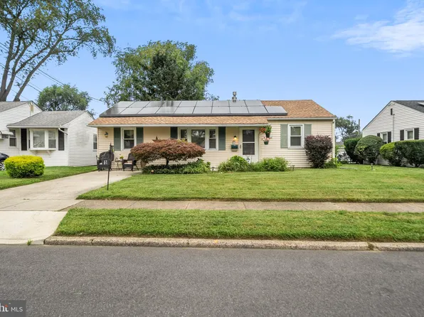 61 Oak Ave, Bellmawr, NJ 08031