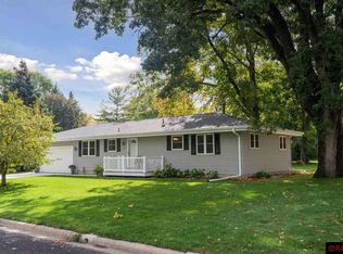 413 Lehigh Ave, North Mankato, MN 56003