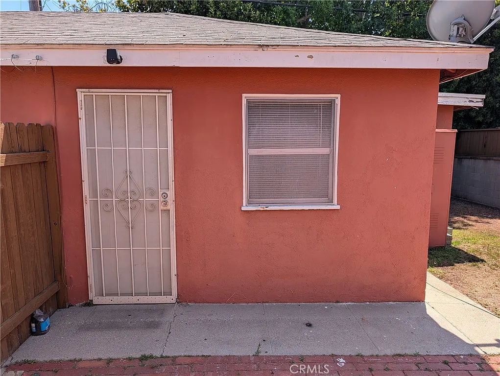 Studio, 350 sqft, $1,500 — Photo 3