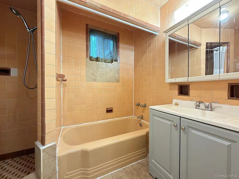18 Bedford Ave #HOUSE — Photo 14