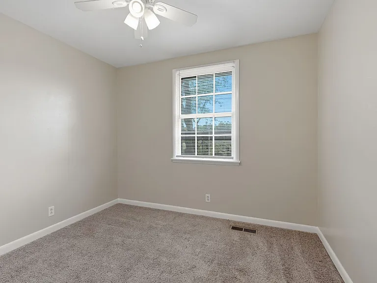 758 McPherson Dr — Photo 23