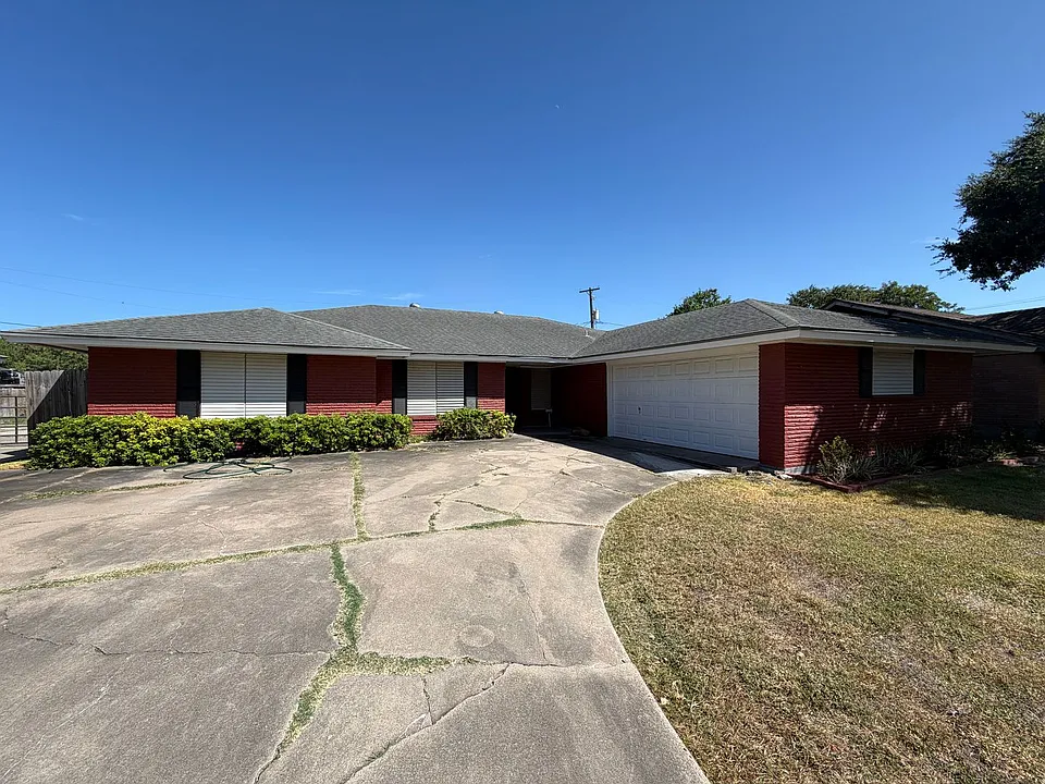 749 Burkshire Dr