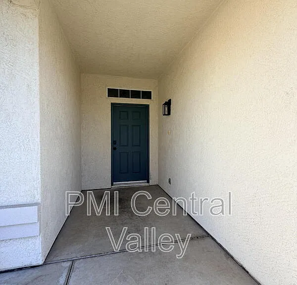 2210 Birchwood Ct — Photo 3
