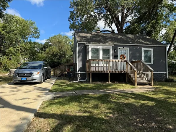 9404 E 68th Ter, Raytown, MO 64133