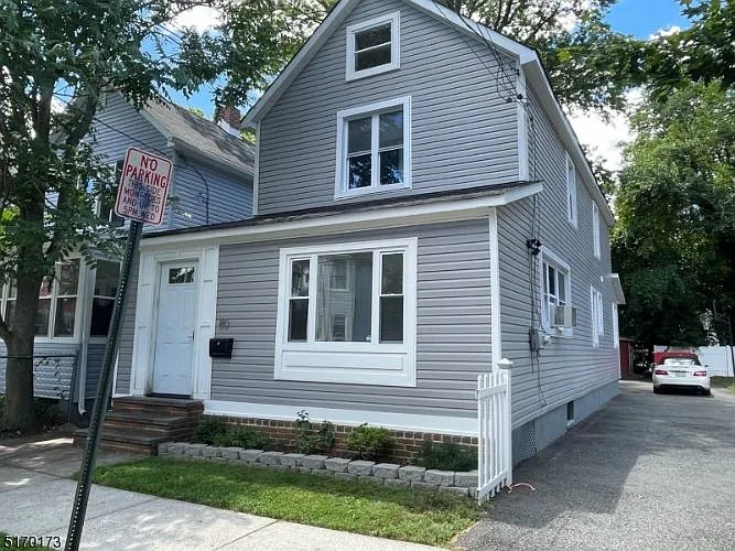 80 Mitchell St photo 1