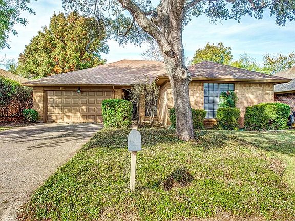 2nd image of 3512 Willowbrook Dr