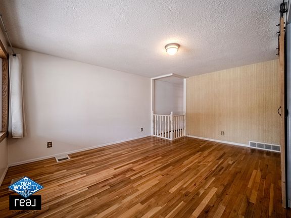 2nd image of 2945 Belmont Rd