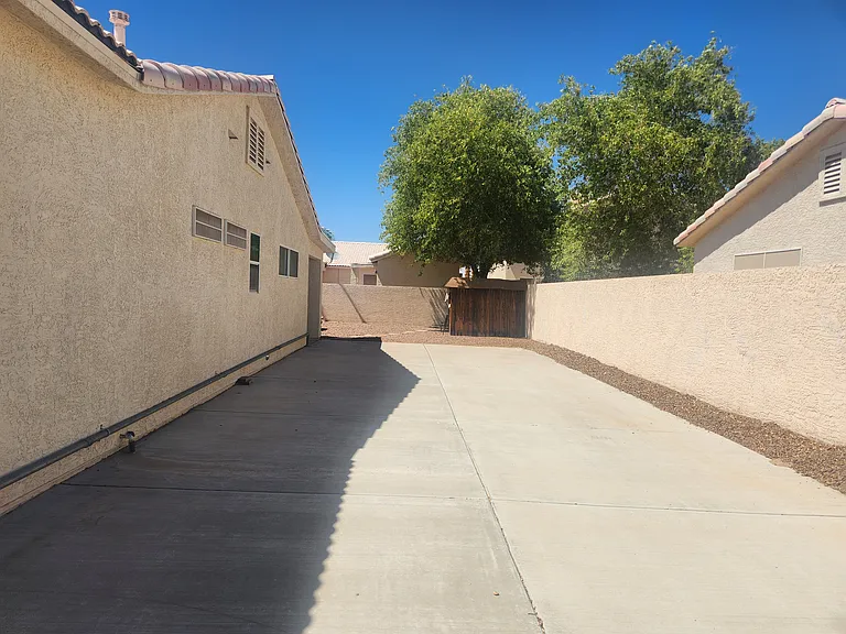 1913 E Pyramid Lake Dr — Photo 2