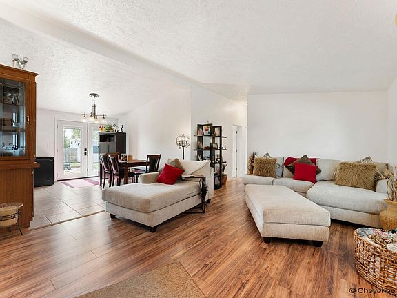 5th image of 717 Sunridge Dr