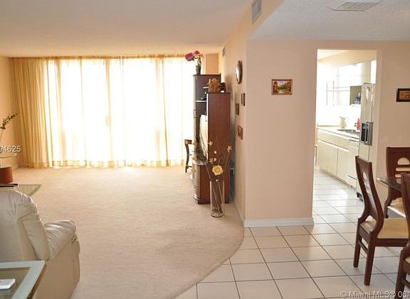 3rd image of 18021 Biscayne Blvd APT 1004