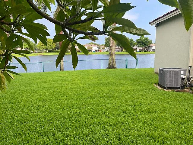3 bed, 2.0 bath, 1520 sqft, $3,950 — Photo 3