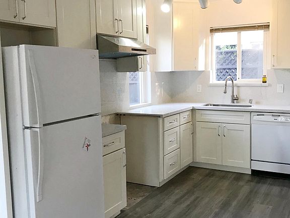 Newly renovated kitchen - gas oven arrives August 21st, 2018