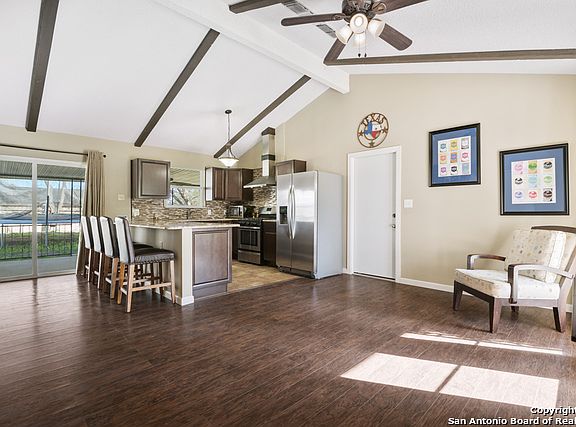 5th image of 2302 Town Grove Dr