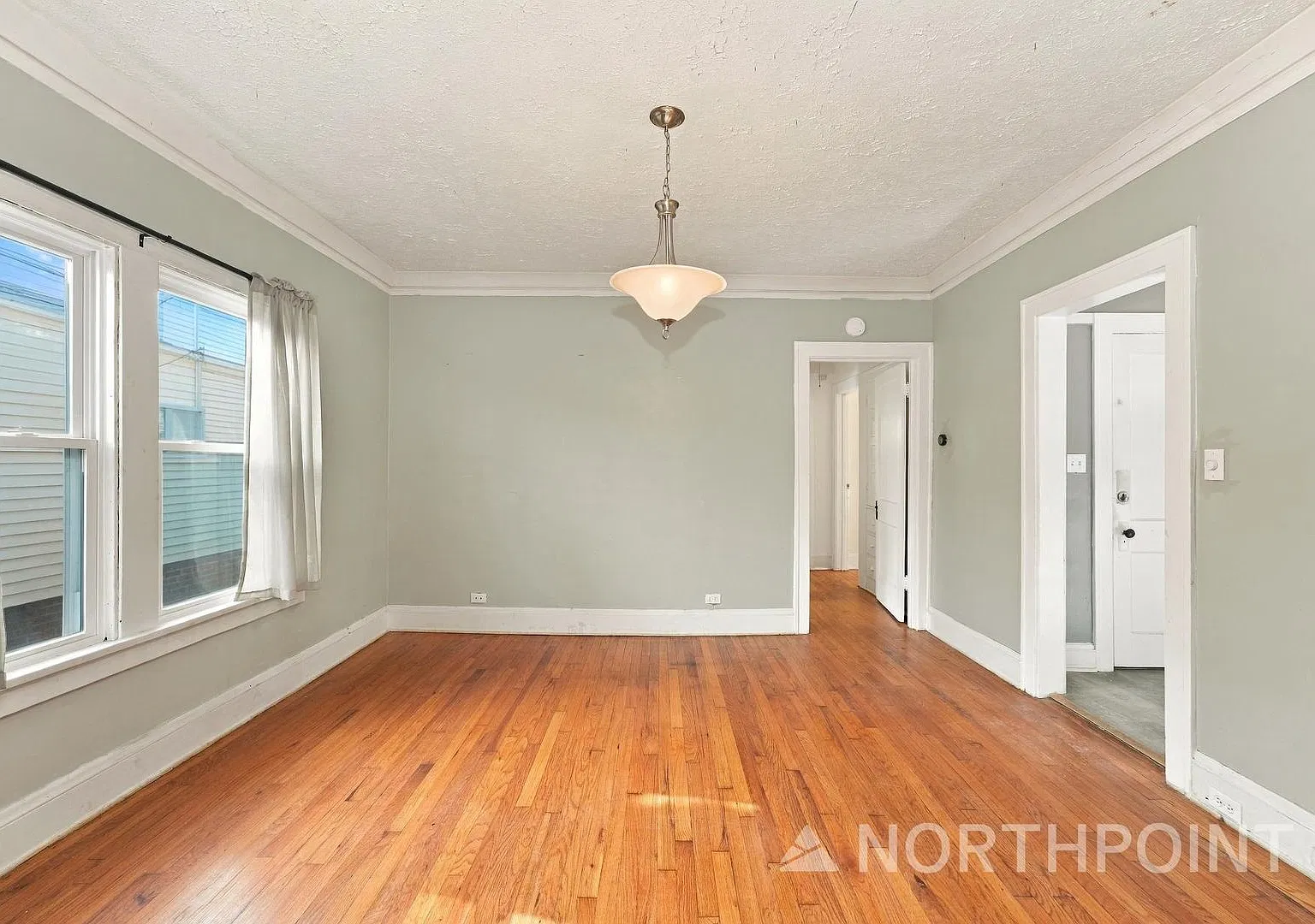 Beautiful Cleveland Heights 2 Bedroom 1 Bath Available Now! — Photo 4