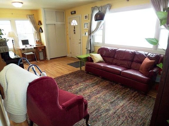 3rd image of 1817 Burnett Ave