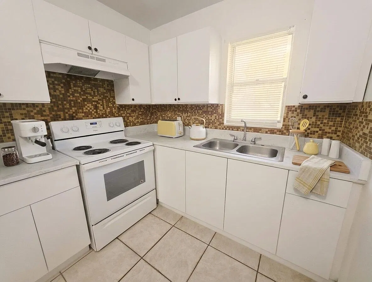 2 bed, 1.0 bath, 880 sqft, $1,500 — Photo 2