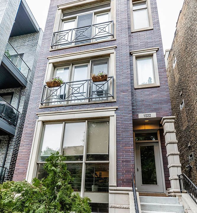 1st image of 1022 N Marshfield Ave #2
