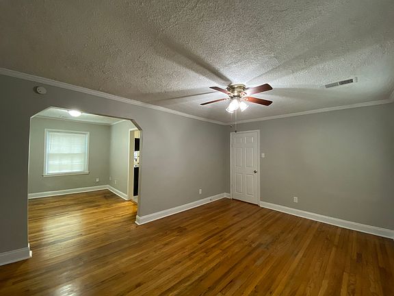 2nd image of 1058 S Prescott St