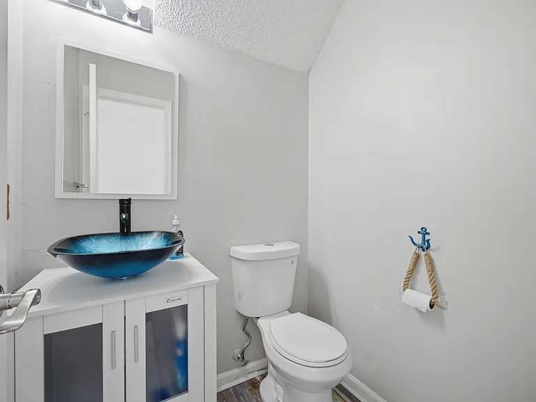 944 Gas Light Ln #1 — Photo 10
