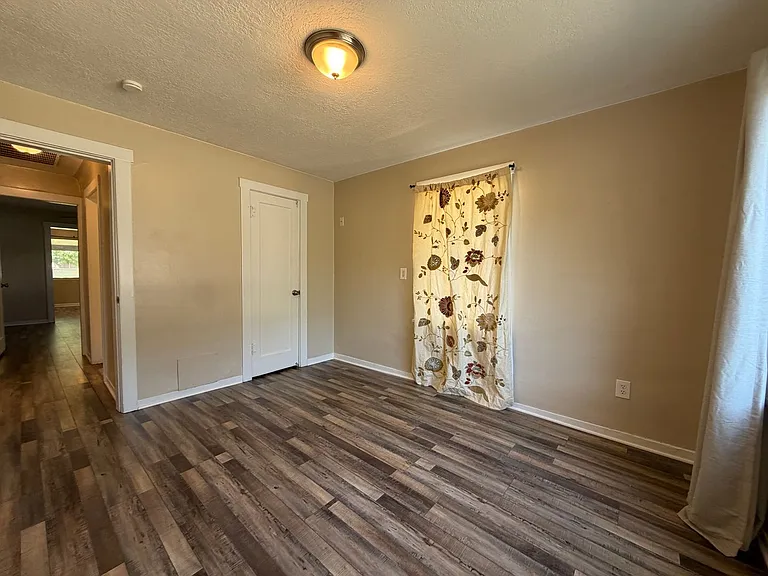 337 W 200 N — Photo 22