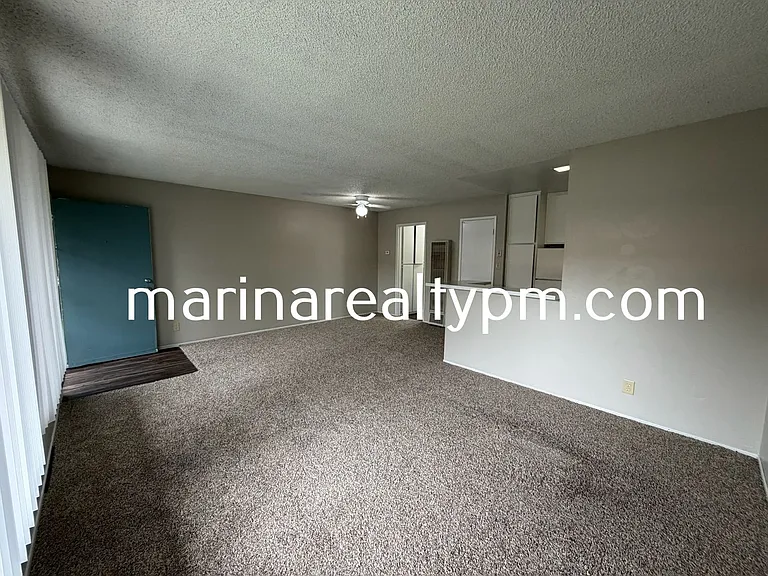 Sharis Apartments — Photo 8