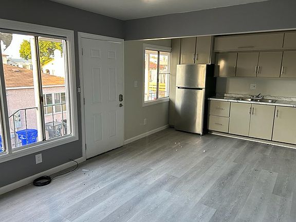 2nd image of 3925 Marine View Ave #3925