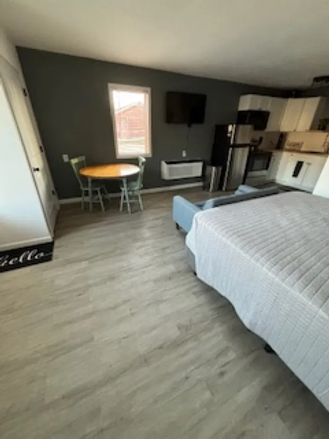 Studio, 900 sqft, $1,150 — Photo 1