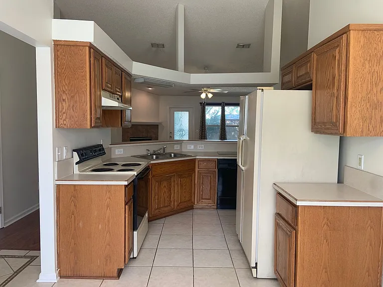 2704 Ian Ct — Photo 6