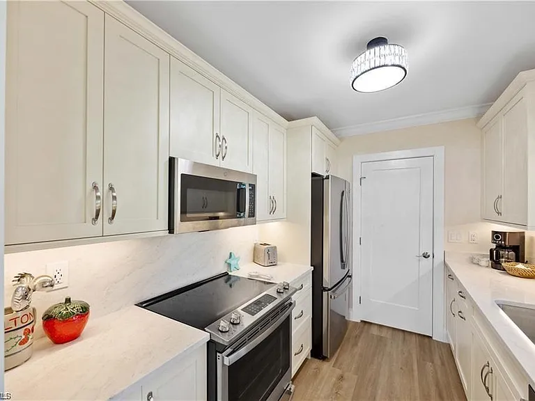 3070 Gulf Shore Blvd N #103 — Photo 26