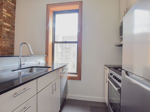 4th image of 72 Thompson St #3A