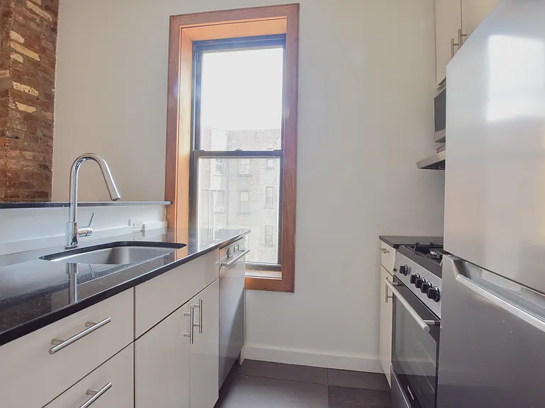 72 Thompson St #3A — Photo 4