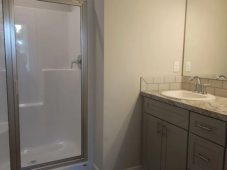 15717 View Dr SE — Photo 32