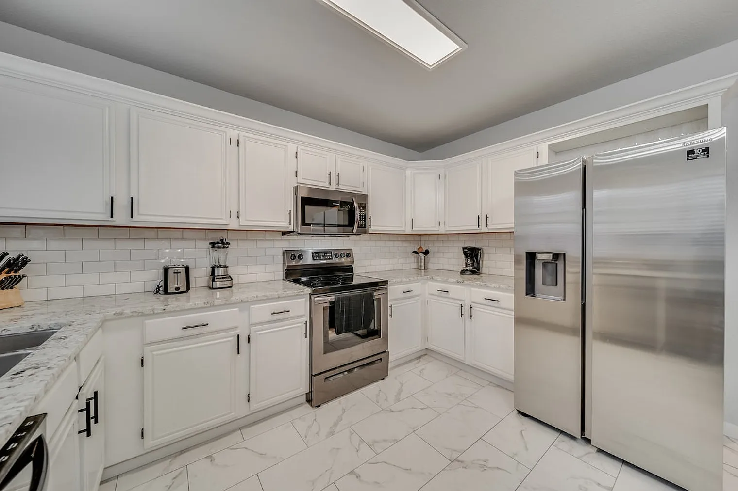 5 bed, 2.0 bath, 2012 sqft, $6,709 — Photo 3