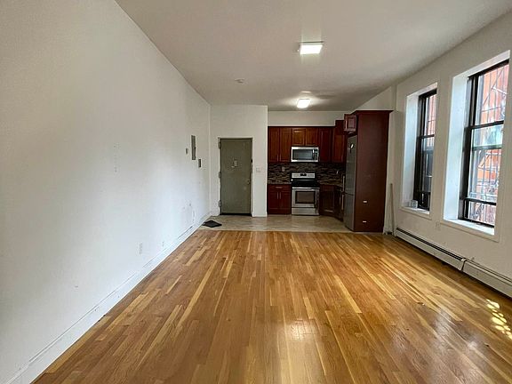 2nd image of 427 Throop Ave #2