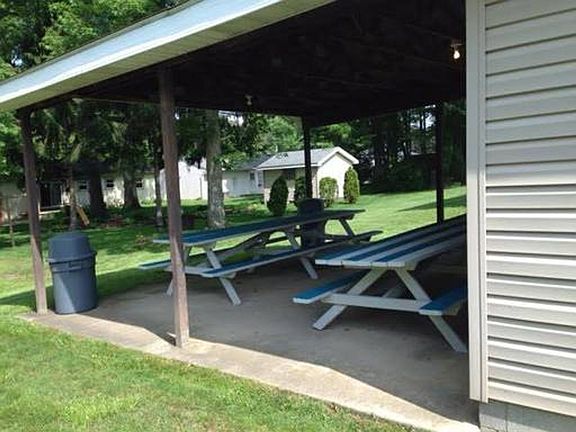 5th image of 273 Maplewood Dr APT 106