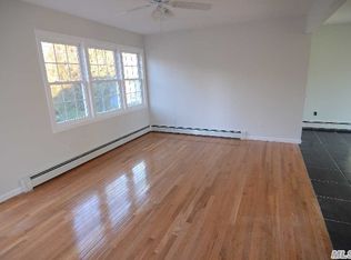 33 Argonne Rd W, Hampton Bays, NY 11946