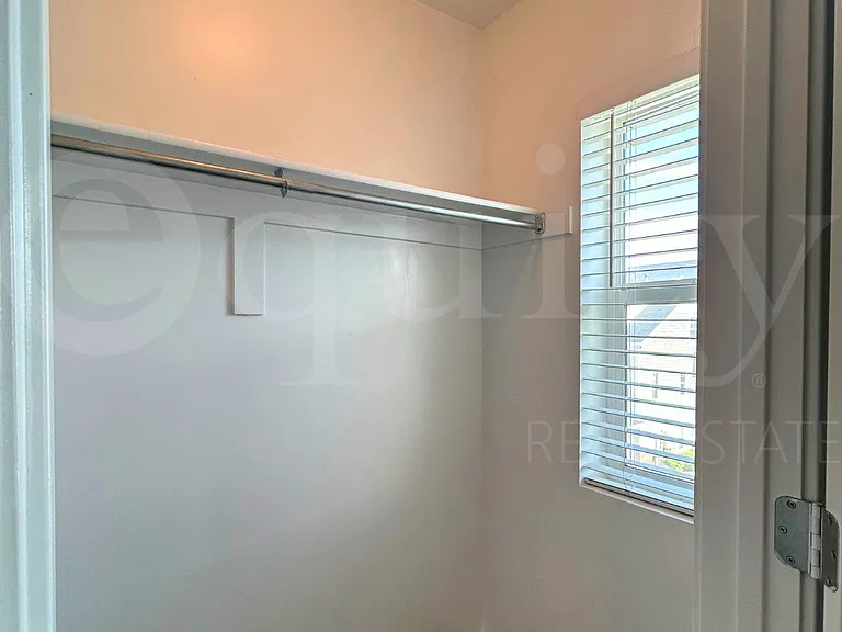 648 E 380 N — Photo 14