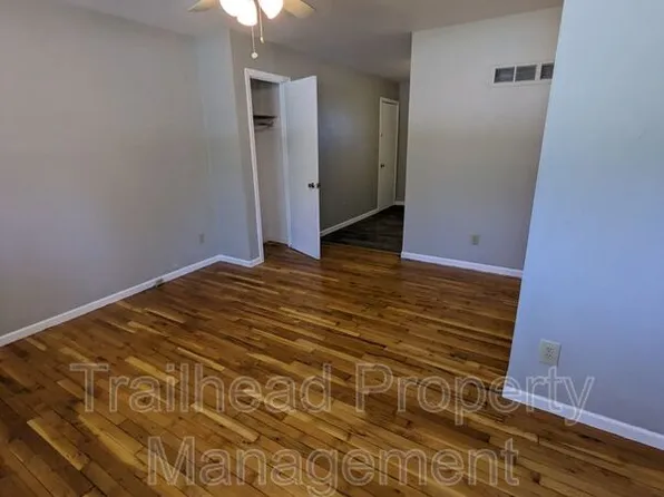 110 S High St, Sugar Creek, MO 64054