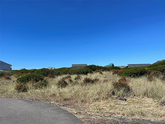 5th image of 468 Starfire Ct