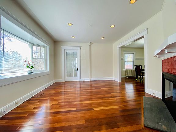 2nd image of 329 Elm Pl