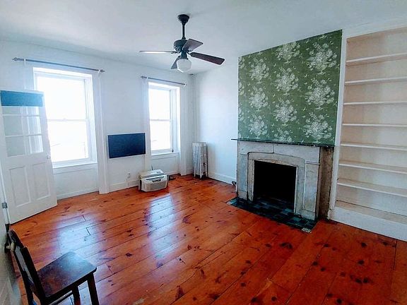 4th image of 20 Carroll St #2