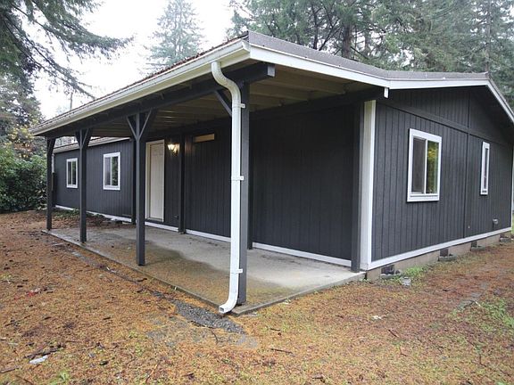 Covered back porch perfect for BBQ