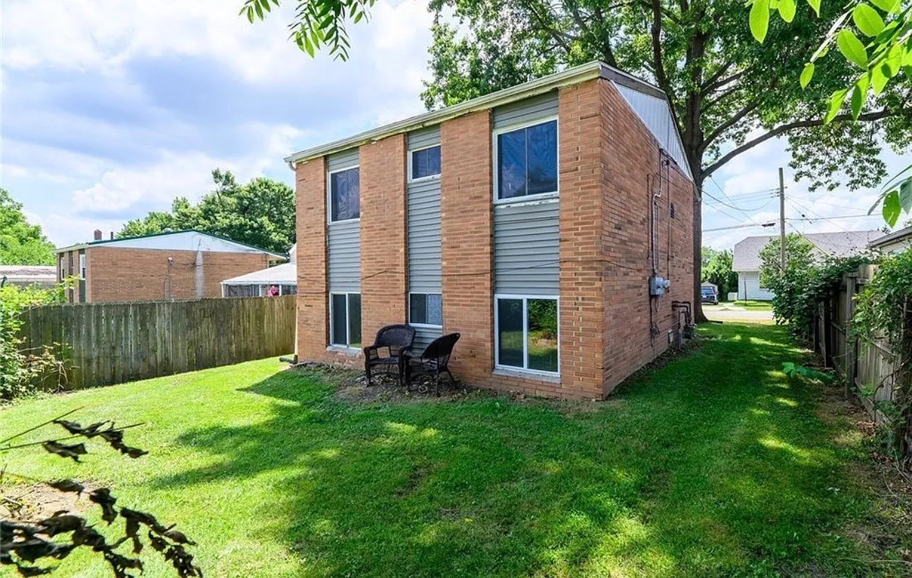 2 bed, 624 sqft, $850 — Photo 2