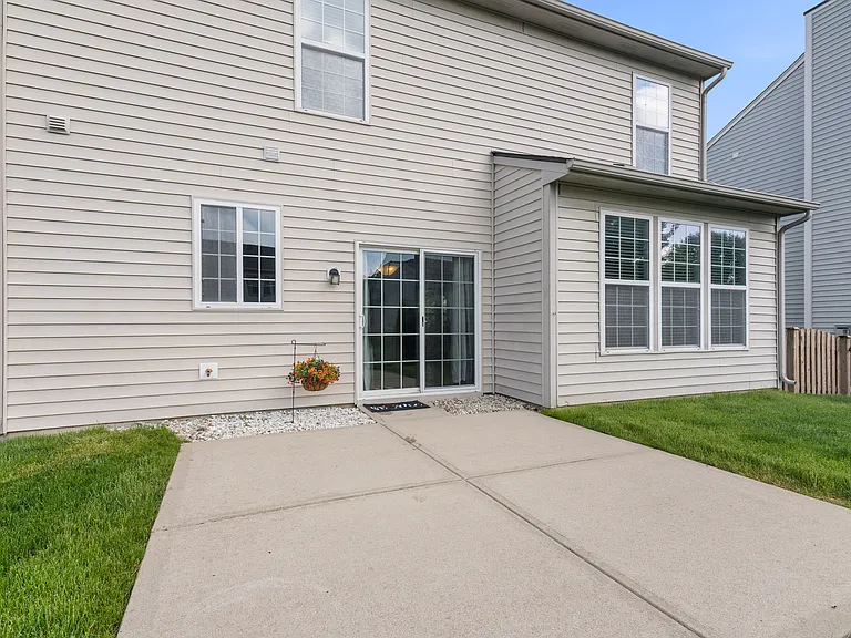 14047 Avalon Blvd — Photo 32