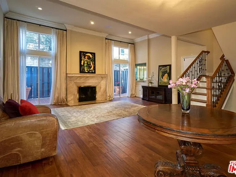 1937 S Beverly Glen Blvd #20 — Photo 11