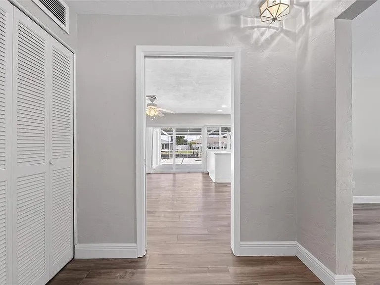 6305 Cottonwood Ln — Photo 10