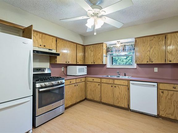 5th image of 907 Red Bud Dr