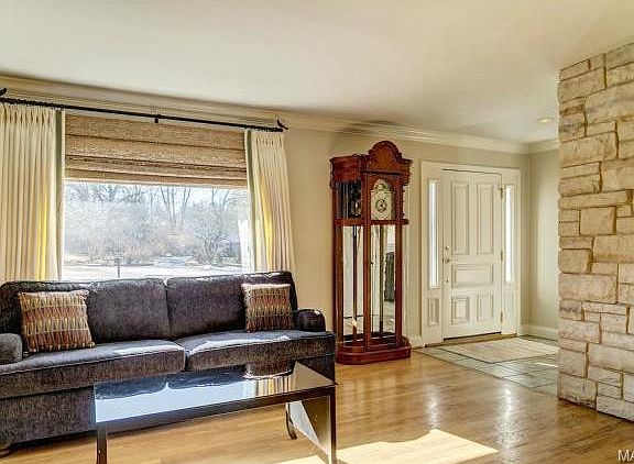 4th image of 42 Westwood Ct