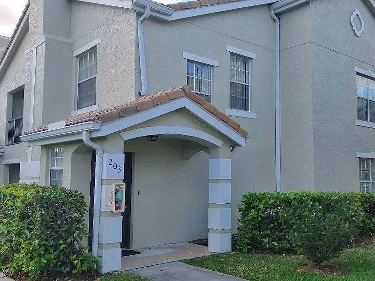 128 SW Peacock Blvd #15-203 — Photo 1
